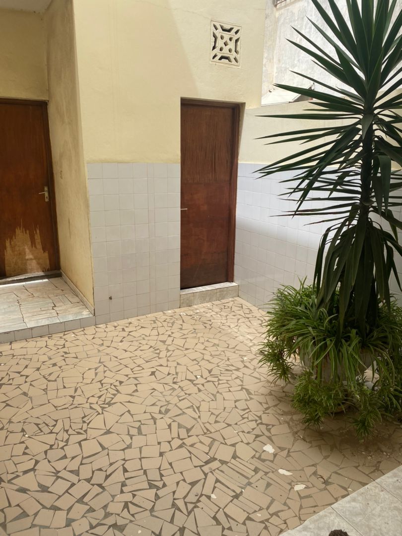 Villa R+1 de 7 pièces à louer à Ouest Foire