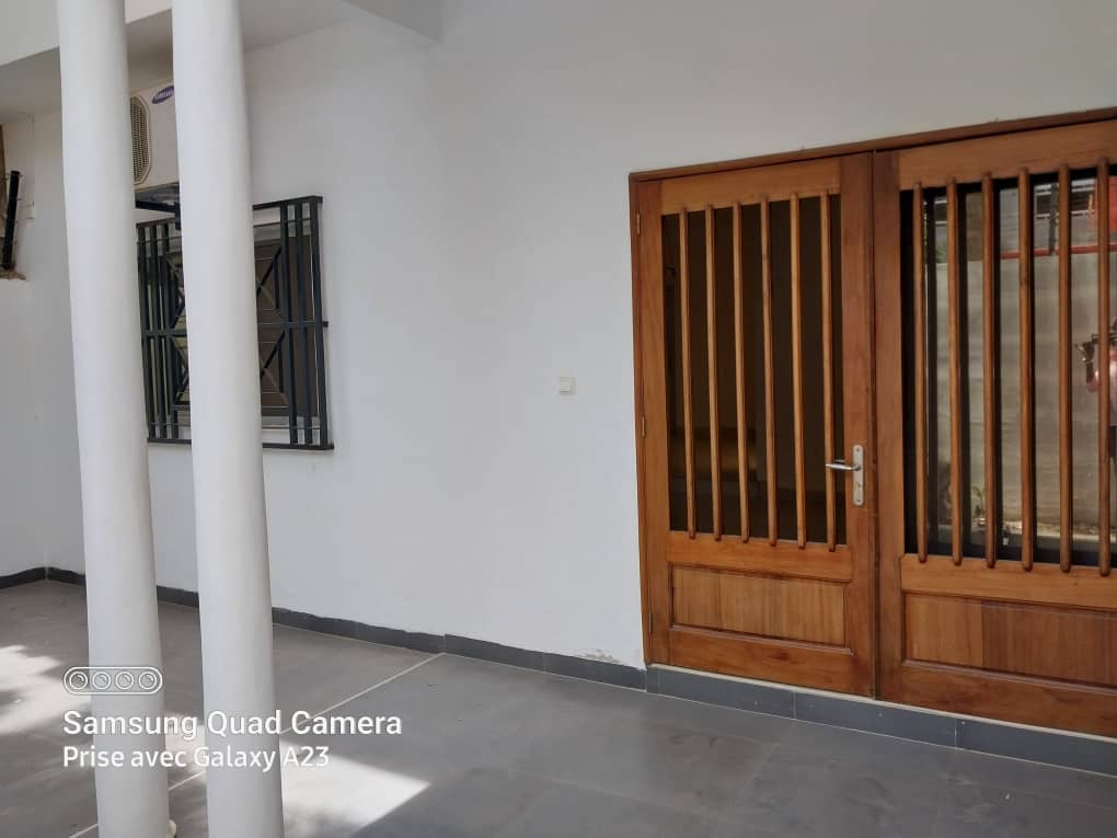 Villa R+1 de 7 pièces à louer