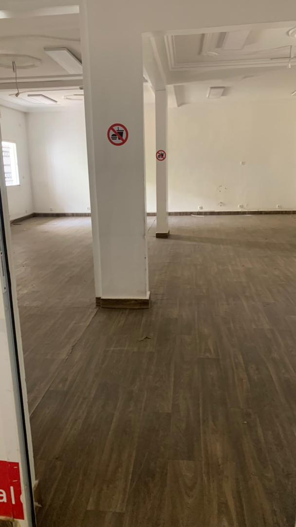 Immeuble R+2 de 19 pièces à louer à Sacré Cœur pour usage professionnel