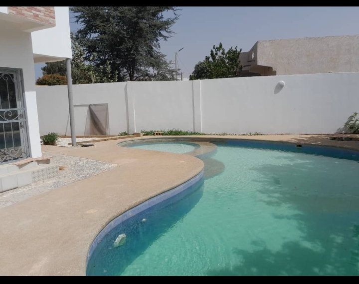 Villa avec piscine à louer