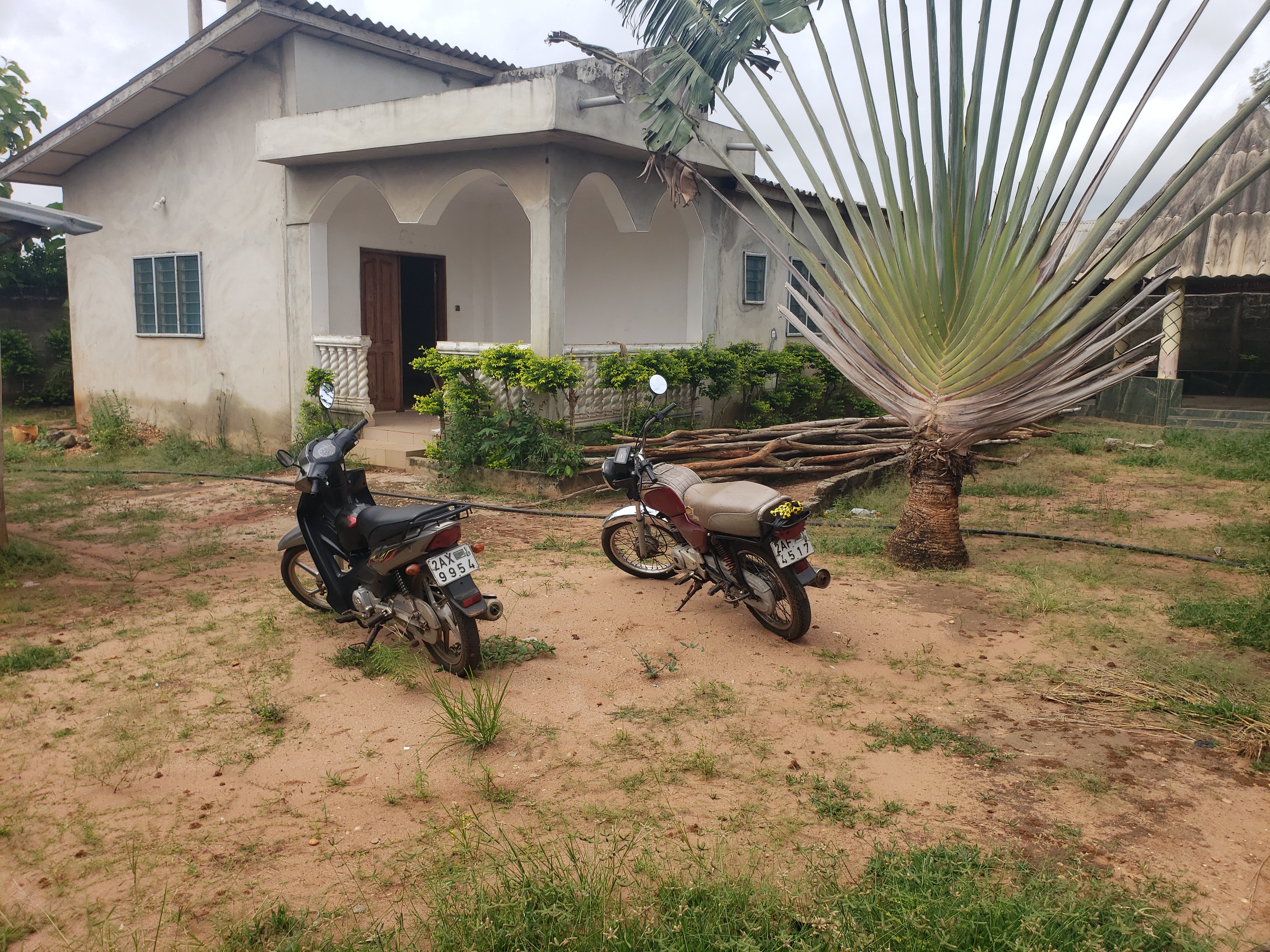 VILLA T2 AVEC TITRE FONCIER PERSONNEL À VENDRE À CALAVI OUEDO KPOSSIDJA à 100M de EPP KPOSSIDJA . Vidéo disponible