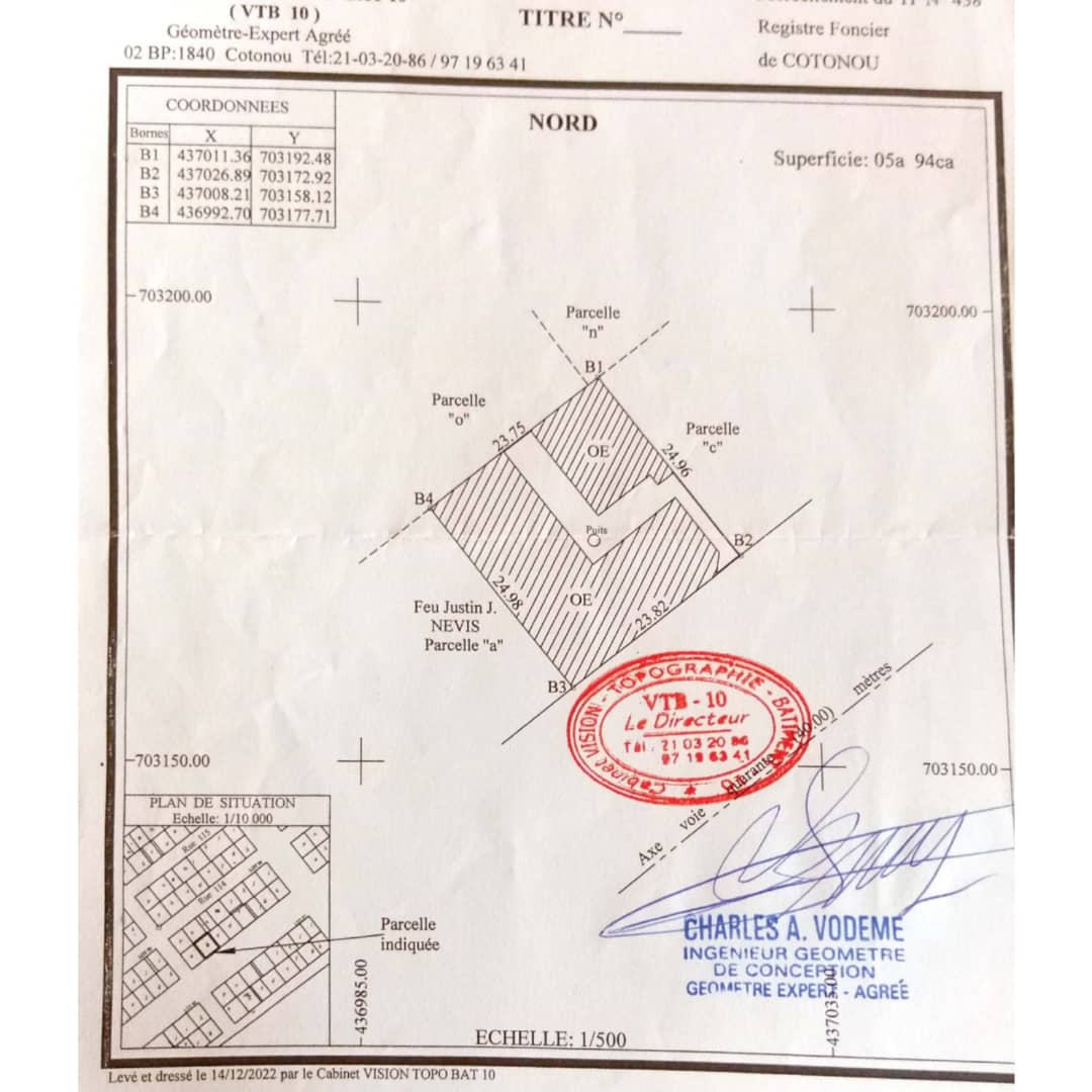 GRANDE PARCELLE COMPORTANT DE VIEIL IMMEUBLE À VENDRE À COTONOU CABOMA, BÉNIN